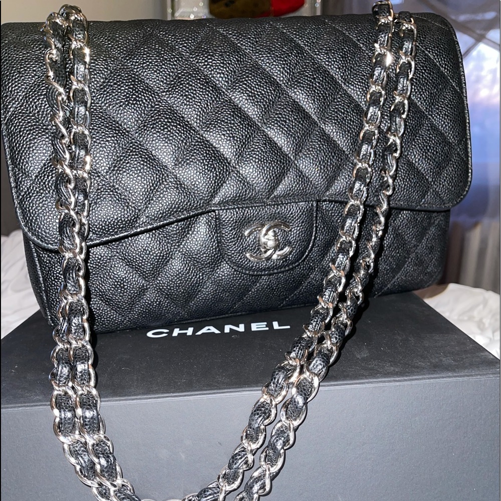 Classic Chanel jumbo